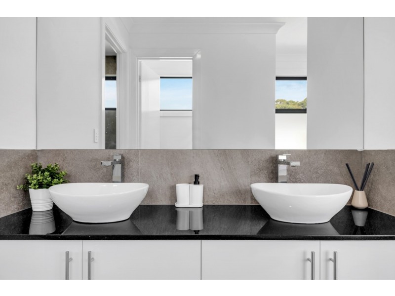 13 Stoneybrook Drive, Paradise SA 5075