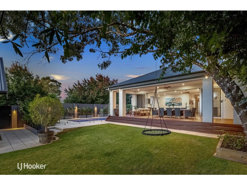 2 Braeside Avenue, Myrtle Bank SA 5064