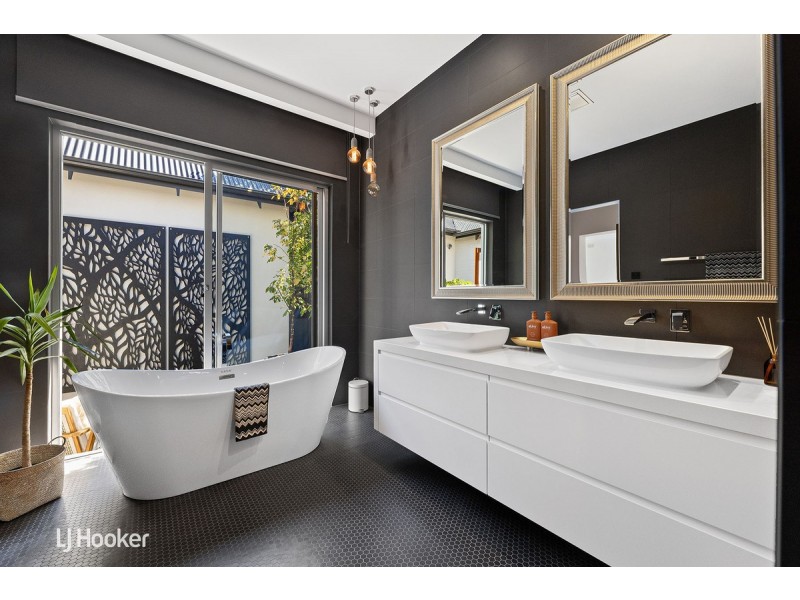 2 Braeside Avenue, Myrtle Bank SA 5064