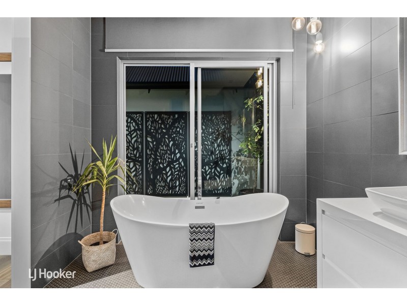 2 Braeside Avenue, Myrtle Bank SA 5064