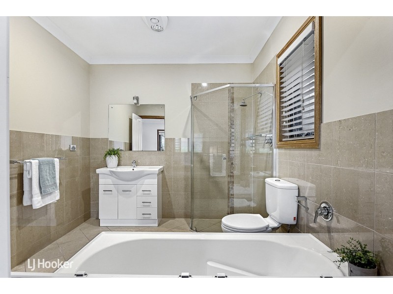 8 William Street, Houghton SA 5131