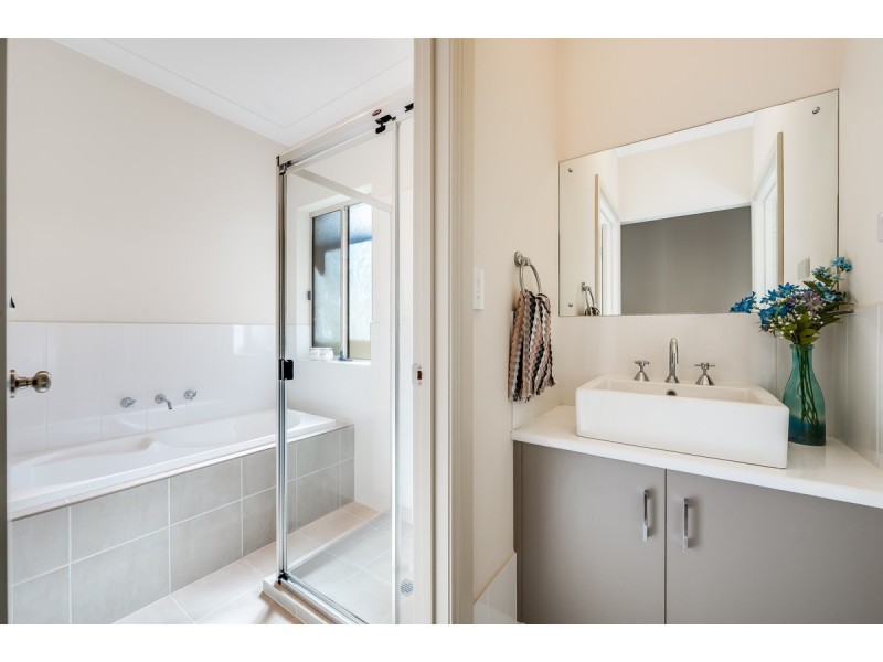 24a Edmund Avenue, Paradise SA 5075