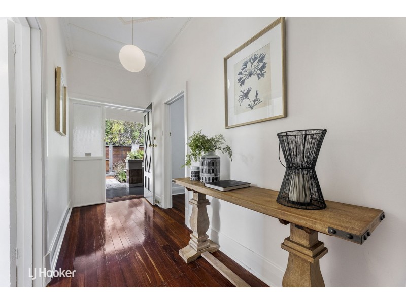 1 Lindsay Avenue, Myrtle Bank SA 5064