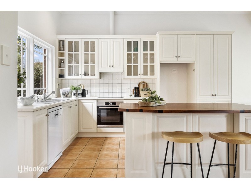 1 Lindsay Avenue, Myrtle Bank SA 5064