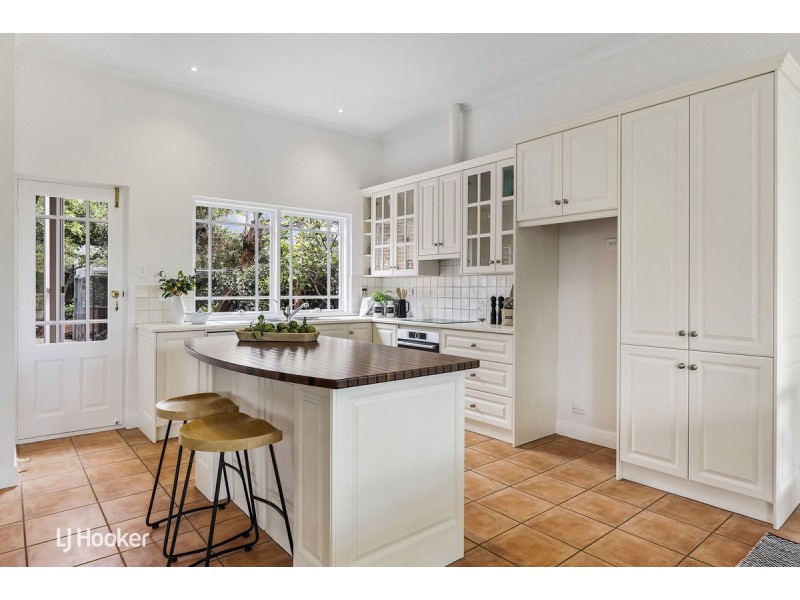 1 Lindsay Avenue, Myrtle Bank SA 5064