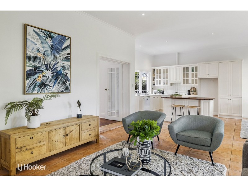 1 Lindsay Avenue, Myrtle Bank SA 5064