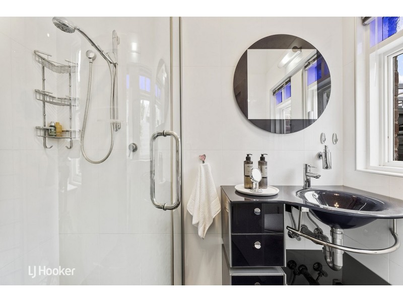 1 Lindsay Avenue, Myrtle Bank SA 5064