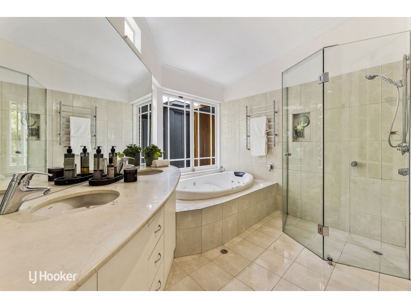 1 Lindsay Avenue, Myrtle Bank SA 5064