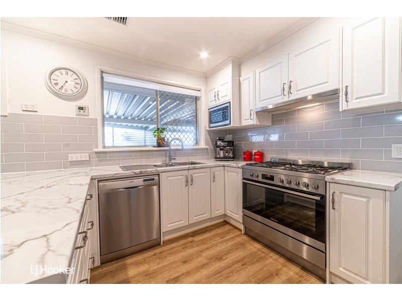 4 Carr Crescent, Newton SA 5074