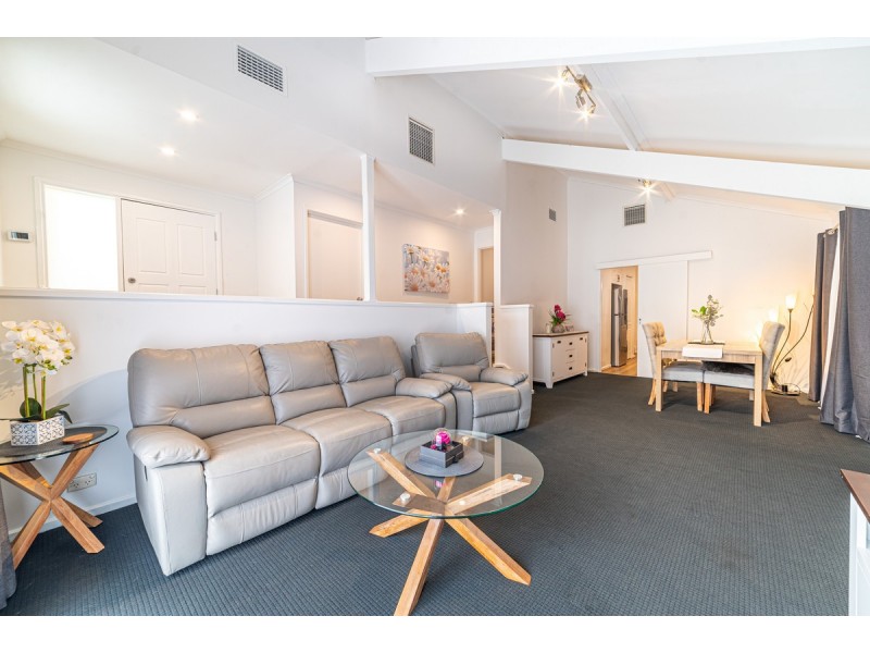 4 Carr Crescent, Newton SA 5074