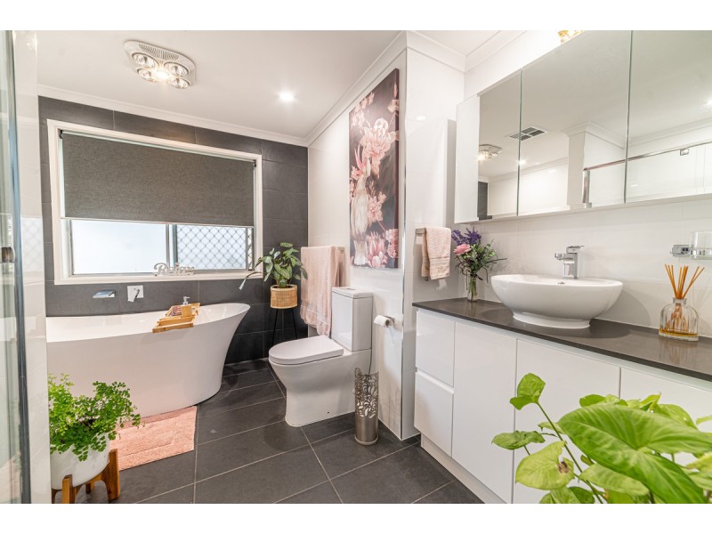 4 Carr Crescent, Newton SA 5074