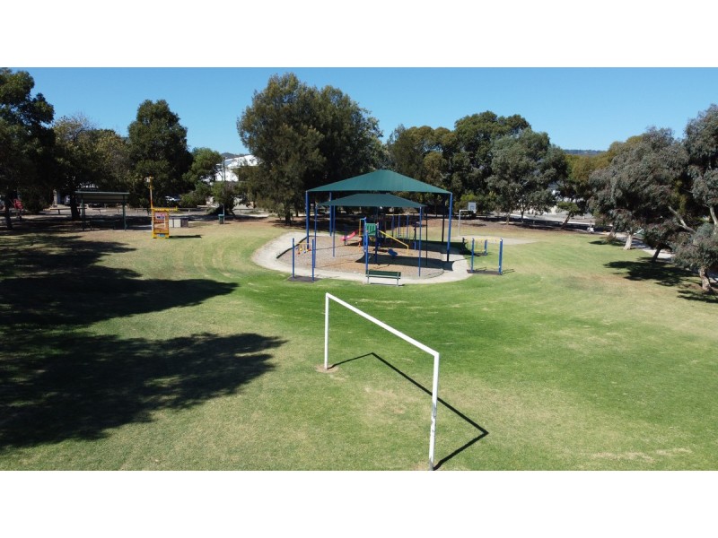 37 Cresdee Road, Campbelltown SA 5074