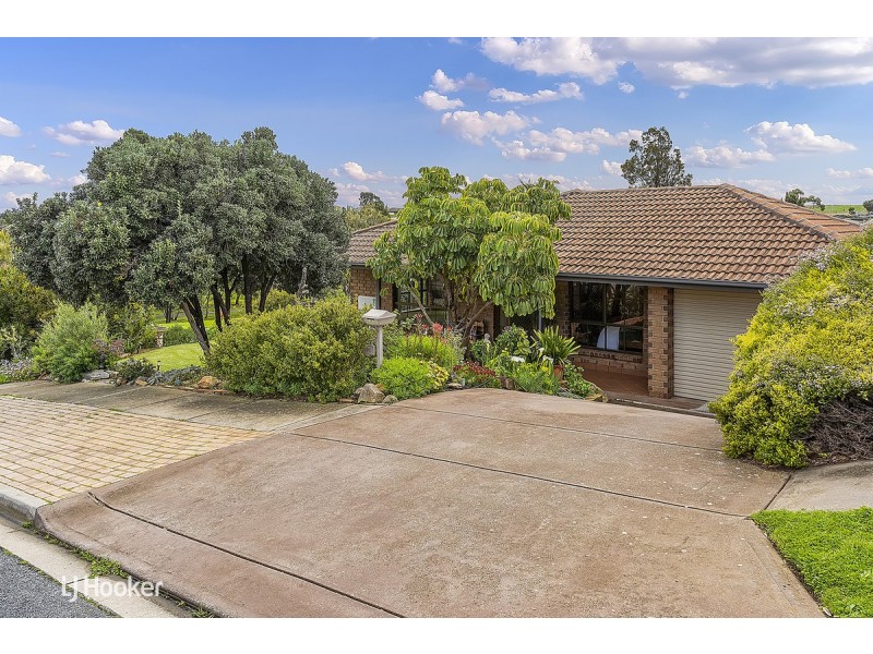 1 Alfonso Drive, Hallett Cove SA 5158