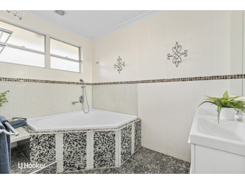 13a Hallett Road, Erindale SA 5066