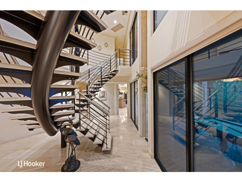 6 Mckinlay Court, Mawson Lakes SA 5095