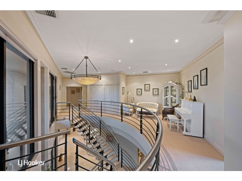 6 Mckinlay Court, Mawson Lakes SA 5095