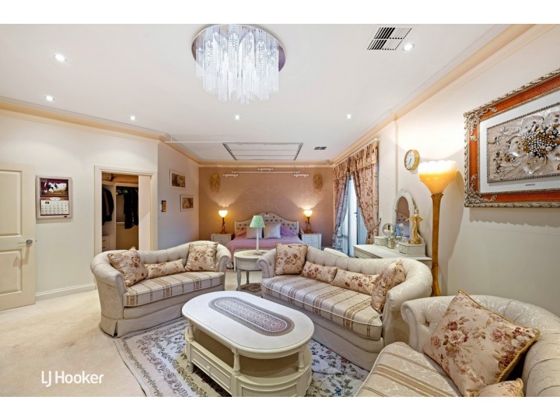 6 Mckinlay Court, Mawson Lakes SA 5095