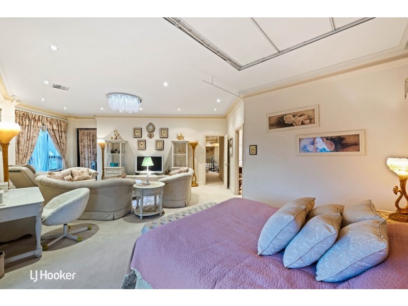 6 Mckinlay Court, Mawson Lakes SA 5095