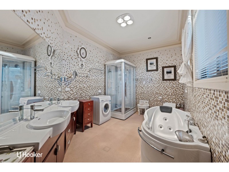 6 Mckinlay Court, Mawson Lakes SA 5095