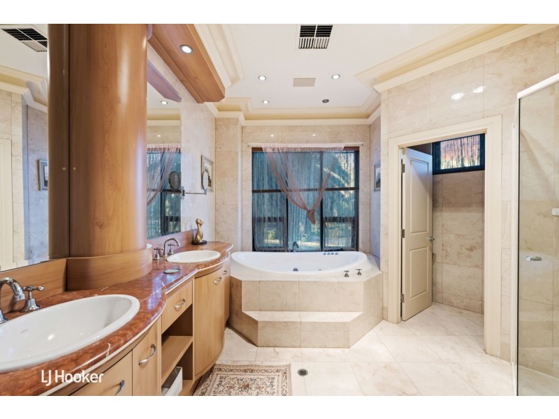 6 Mckinlay Court, Mawson Lakes SA 5095