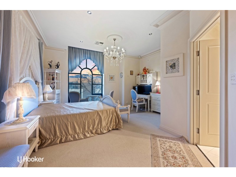 6 Mckinlay Court, Mawson Lakes SA 5095