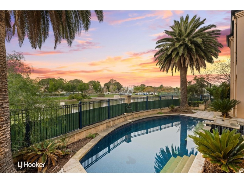 6 Mckinlay Court, Mawson Lakes SA 5095