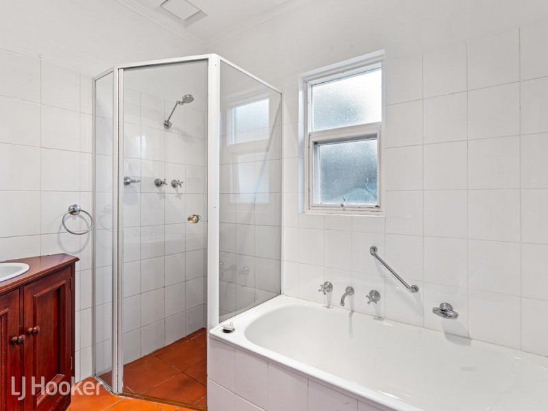 2 Lynly Crescent, Rostrevor SA 5073