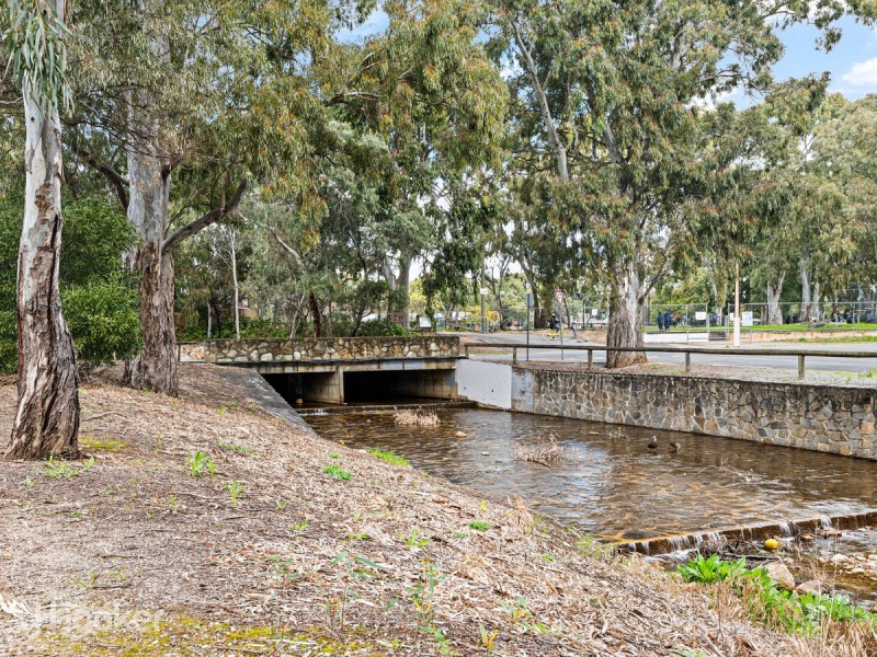 2 Lynly Crescent, Rostrevor SA 5073