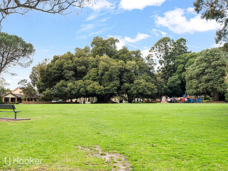 2 Lynly Crescent, Rostrevor SA 5073