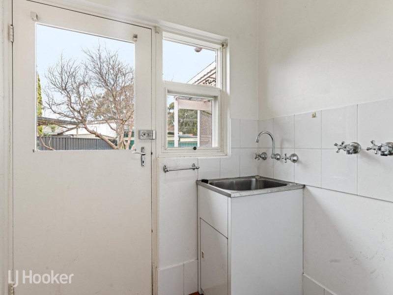 2 Lynly Crescent, Rostrevor SA 5073