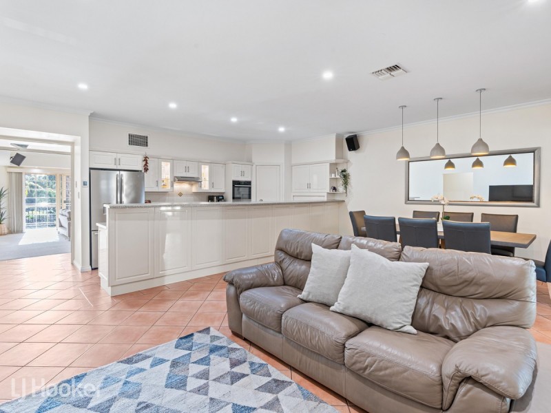 8 Fayden Drive, Paradise SA 5075