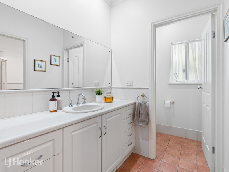 8 Fayden Drive, Paradise SA 5075