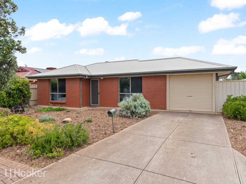 8 Moulds Crescent, Smithfield SA 5114
