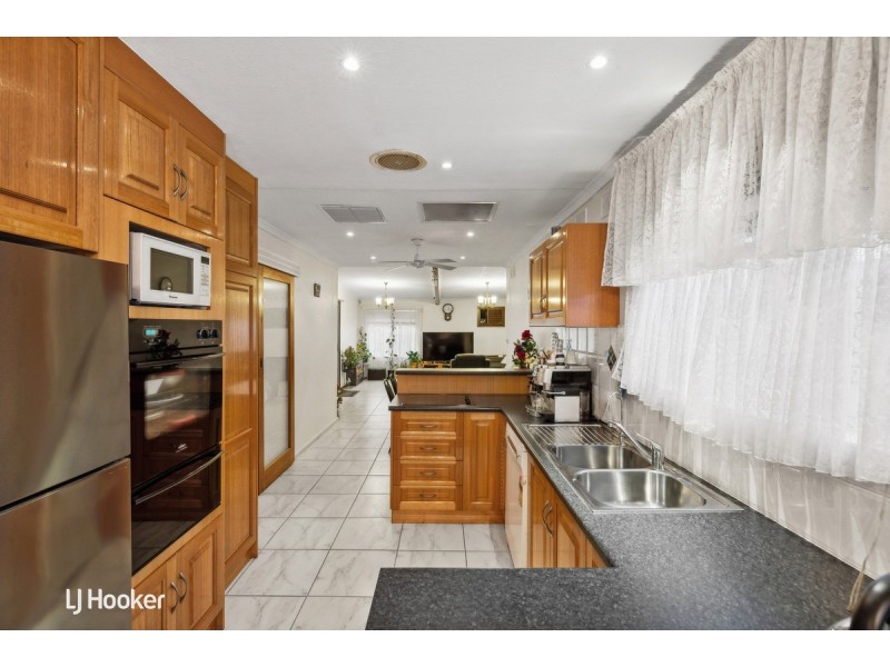 61 Far View Crescent, Ridgehaven SA 5097