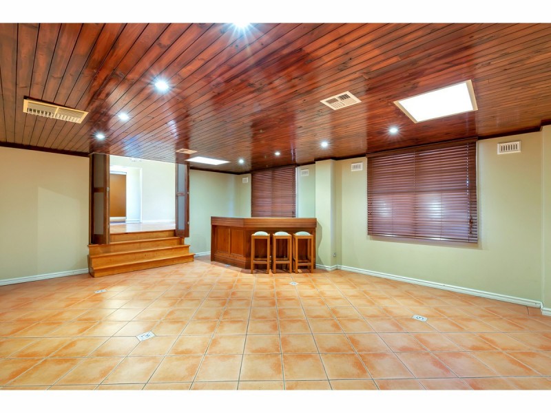 17 Haddington Court, Valley View SA 5093