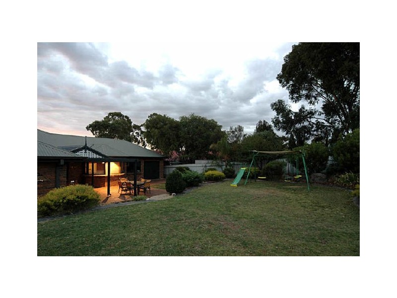 9 Warramunda Crescent, Banksia Park SA 5091