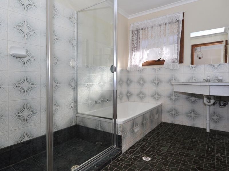 19 Deakin Avenue, Hope Valley SA 5090