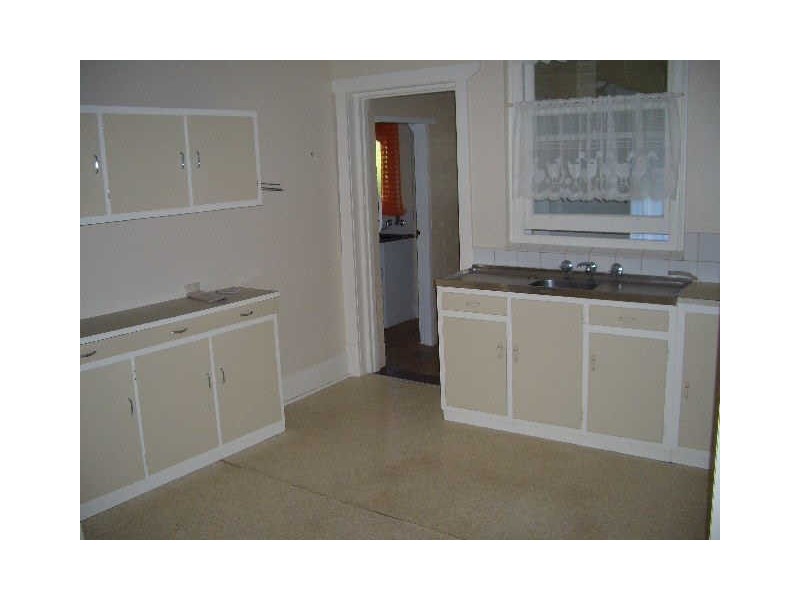 8 Poltawa Tce, Broadview SA 5083