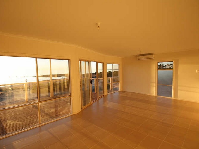 63 Kerley Street, Port Broughton SA 5522