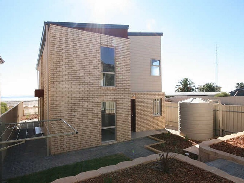 63 Kerley Street, Port Broughton SA 5522