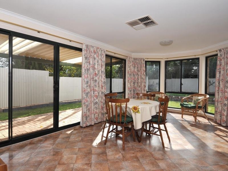 20 Macquarie Avenue, Hillcrest SA 5086