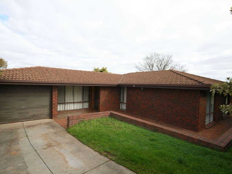 27 Robertson Crescent, Redwood Park SA 5097