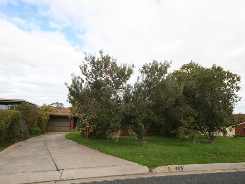 27 Robertson Crescent, Redwood Park SA 5097