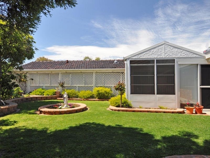 5 Thiele Crescent, West Lakes Shore SA 5020