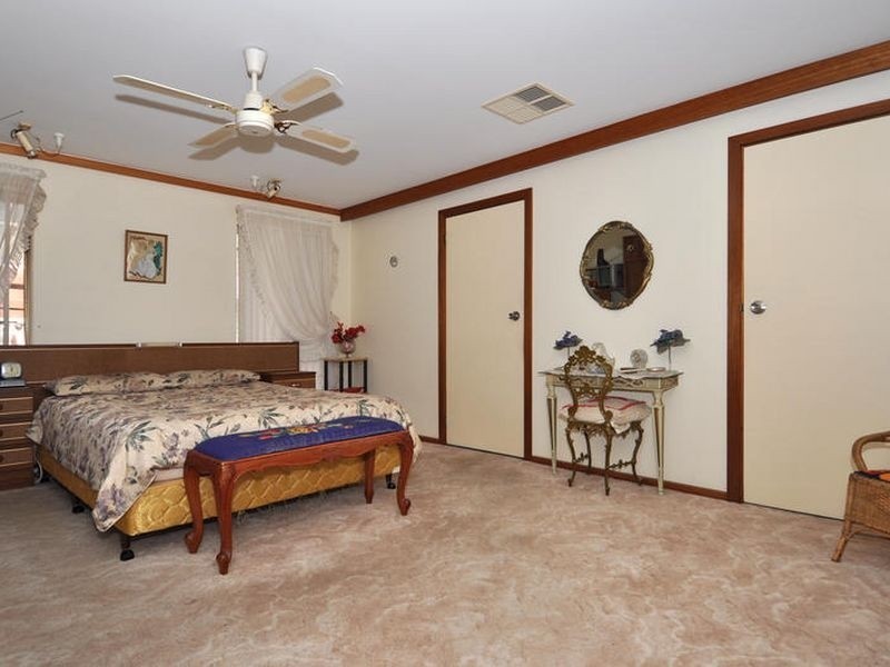 5 Thiele Crescent, West Lakes Shore SA 5020