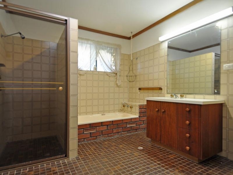 5 Thiele Crescent, West Lakes Shore SA 5020