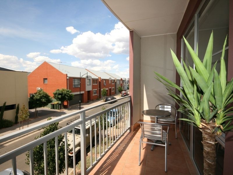 24 Junction Street, Mawson Lakes SA 5095