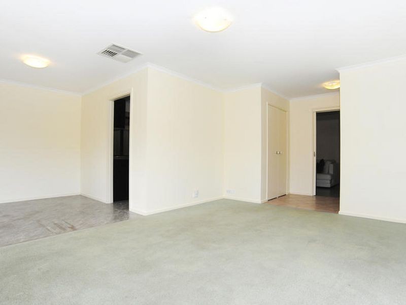 8 Holyoake Court, Hillbank SA 5112