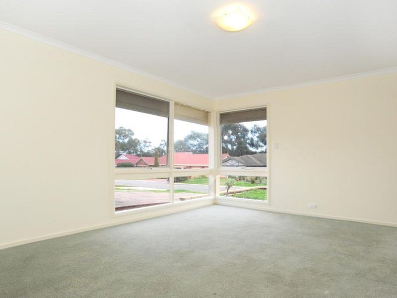 8 Holyoake Court, Hillbank SA 5112