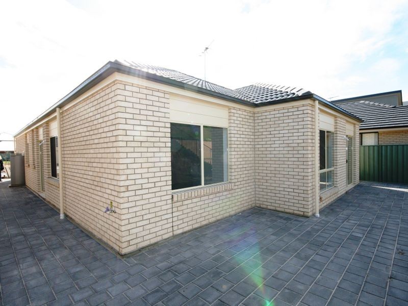 31 Macmillan Avenue, Mawson Lakes SA 5095